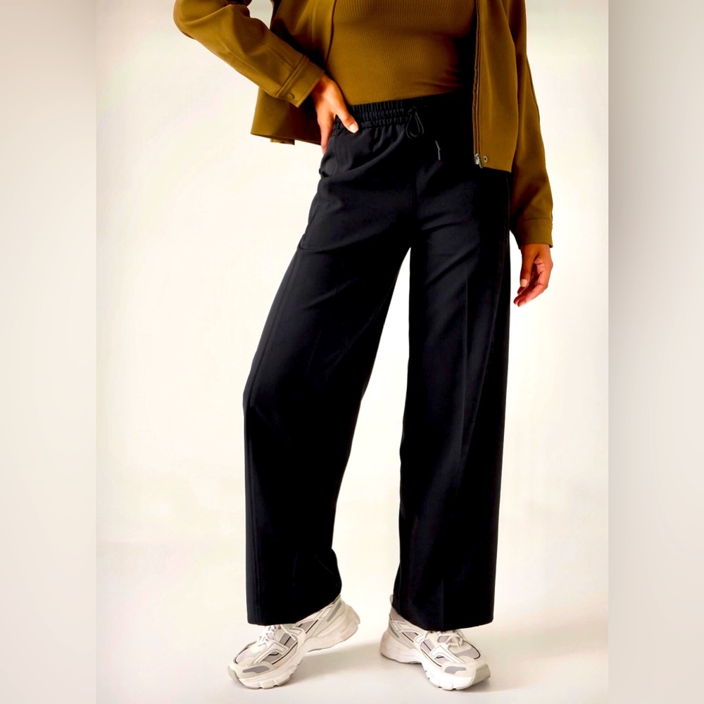NEW ✨ Athleta Stride Pant Wide Leg Stretch Black Comfort Large Roomy